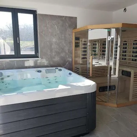 Alison With Private Pool, Sauna And Jacuzzi * Nedeščina
